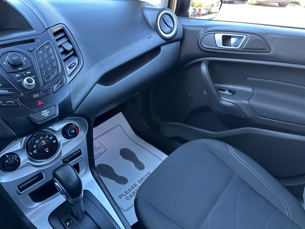Ford Fiesta 4dr Sdn SE 2014 Ford Fiesta 4dr Sdn SE 2014