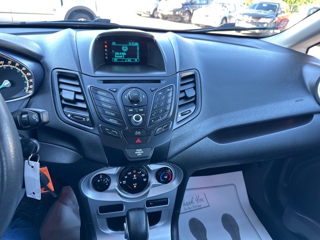 Ford Fiesta 4dr Sdn SE 2014 Ford Fiesta 4dr Sdn SE 2014