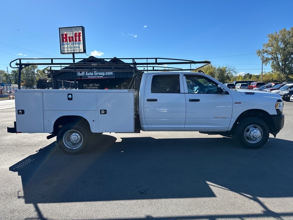 RAM 3500 Chassis Cab Tradesman 4WD Crew Cab 60" CA 172.4" WB 2022 RAM 3500 Chassis Cab Tradesman 4WD Crew Cab 60" CA 172.4" WB 2022