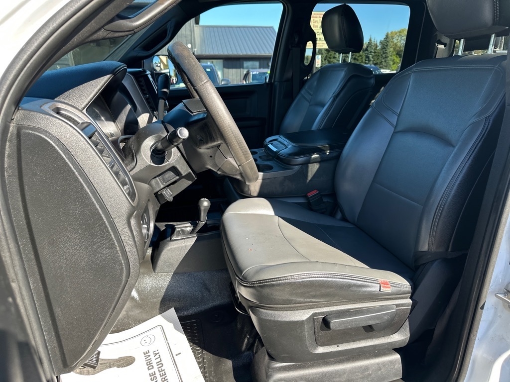 RAM 3500 Chassis Cab Tradesman 4WD Crew Cab 60" CA 172.4" WB 2022 RAM 3500 Chassis Cab Tradesman 4WD Crew Cab 60" CA 172.4" WB 2022