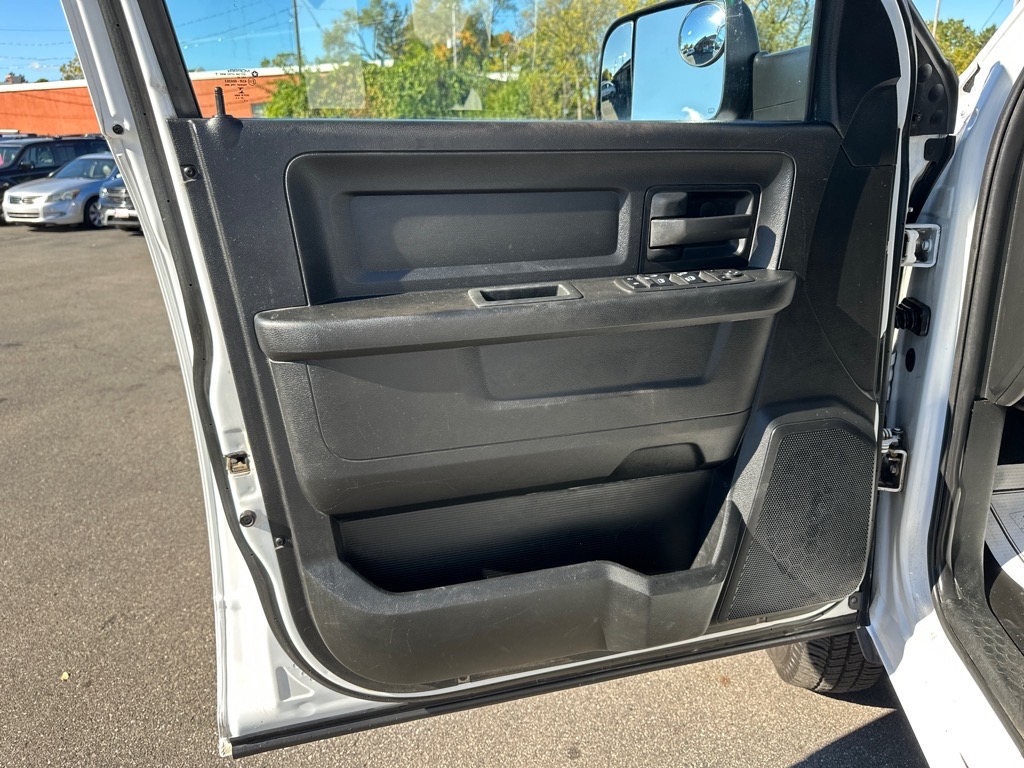 RAM 3500 Chassis Cab Tradesman 4WD Crew Cab 60" CA 172.4" WB 2022