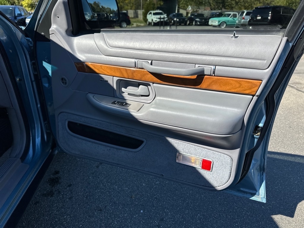 Mercury Grand Marquis 4dr Sedan LS 1993 Mercury Grand Marquis 4dr Sedan LS 1993