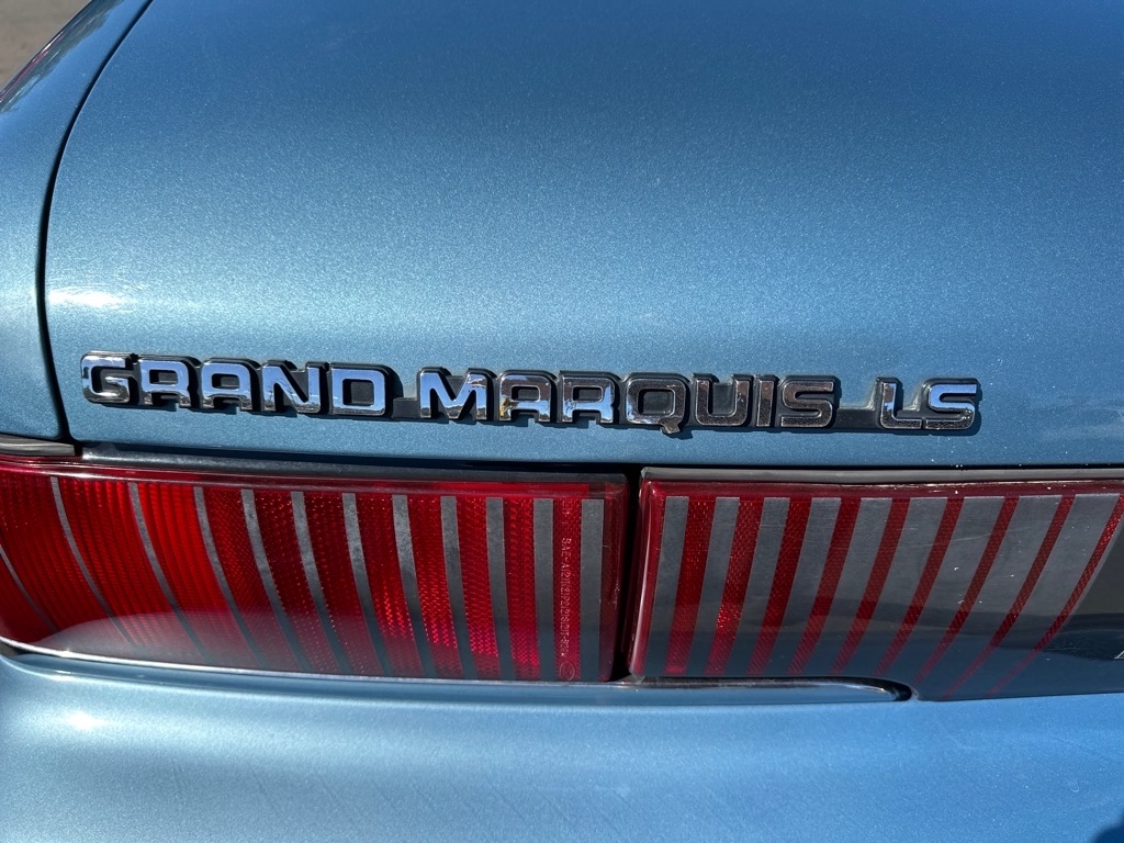 Mercury Grand Marquis 4dr Sedan LS 1993
