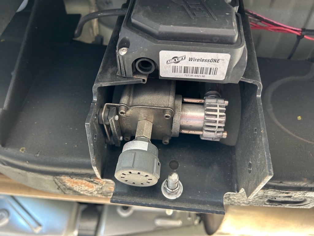 GMC Sierra 1500 Limited 4WD Crew Cab 147" AT4 2022