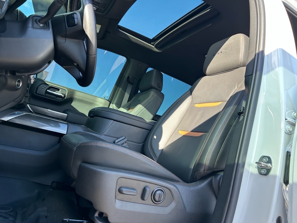 GMC Sierra 1500 Limited 4WD Crew Cab 147" AT4 2022