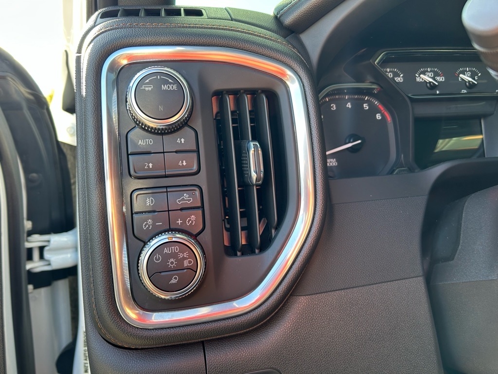 GMC Sierra 1500 Limited 4WD Crew Cab 147" AT4 2022