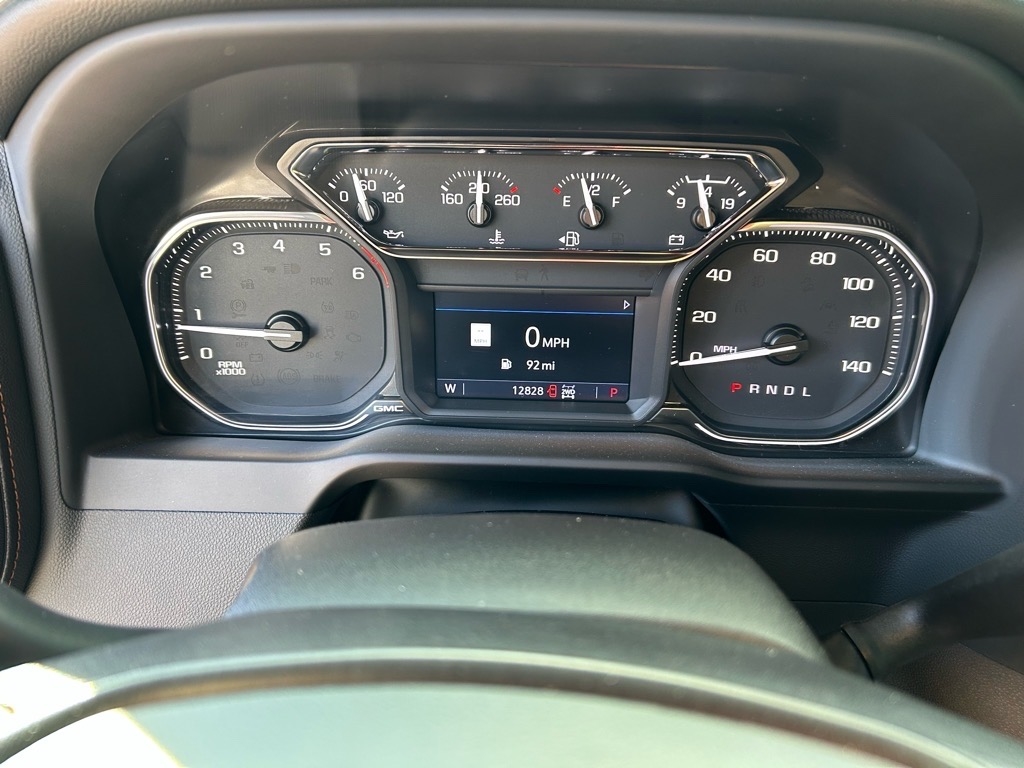 GMC Sierra 1500 Limited 4WD Crew Cab 147" AT4 2022