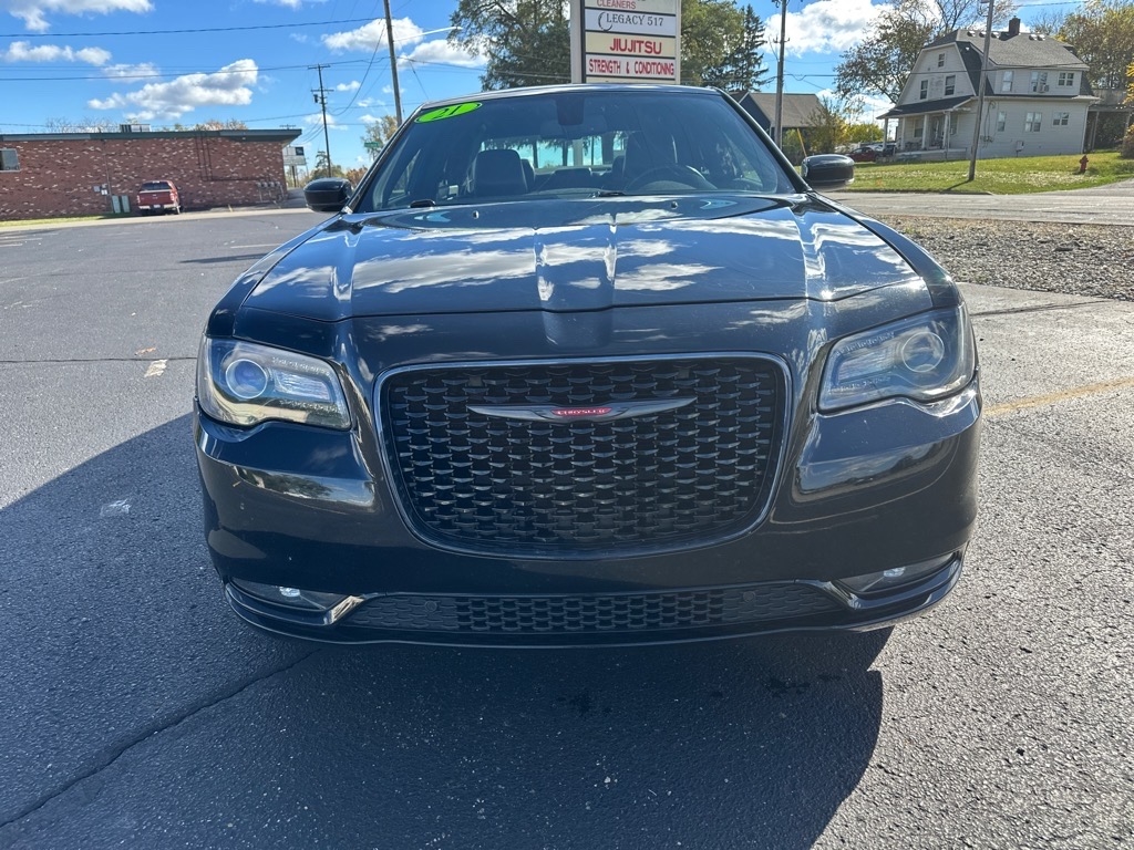 2021 Chrysler 300 photo 3