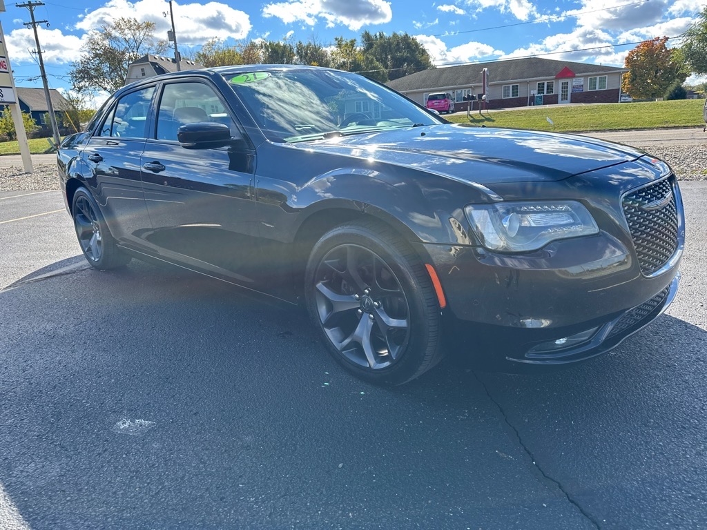 2021 Chrysler 300 photo 4