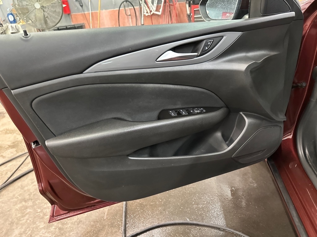 Buick Regal Sportback 4dr Sdn Preferred FWD 2019