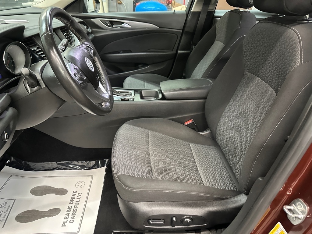 Buick Regal Sportback 4dr Sdn Preferred FWD 2019