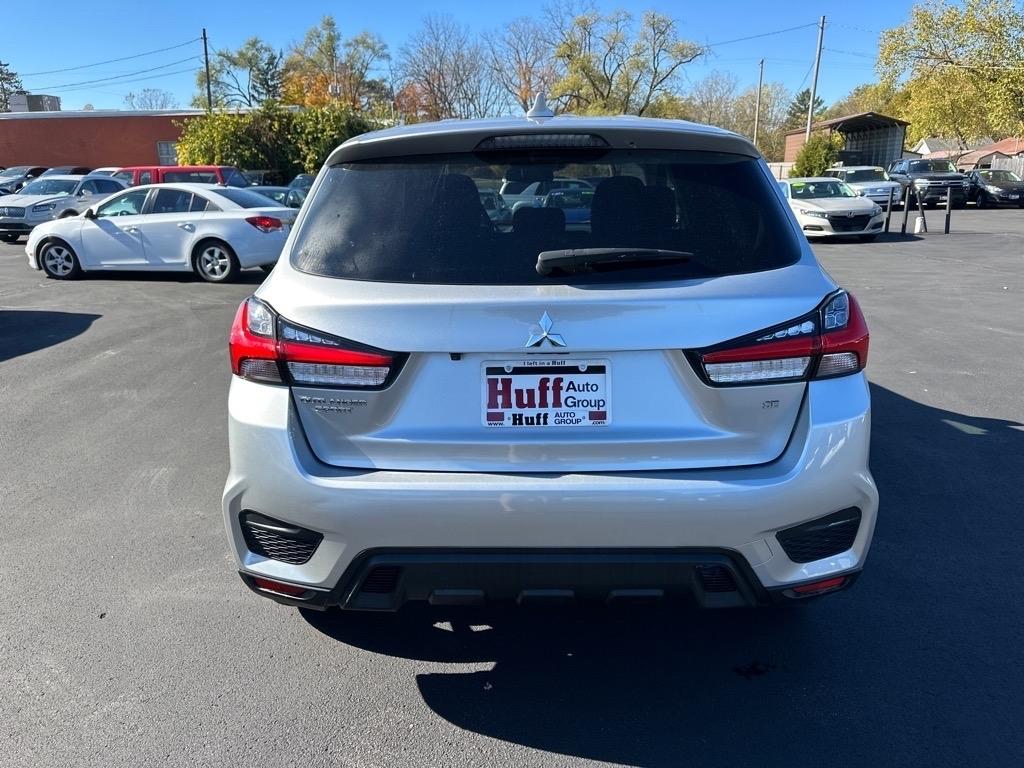 Mitsubishi Outlander Sport ES 2.0 AWC CVT 2021