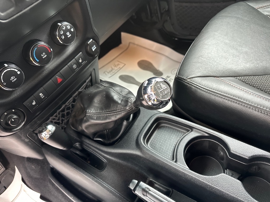 2016 Jeep Wrangler Anniversary Edition photo 4