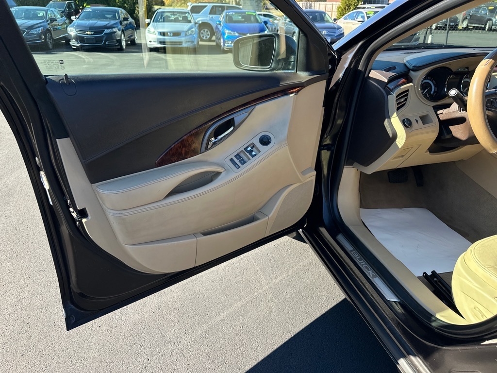 Buick LaCrosse 4dr Sdn Leather FWD 2013 Buick LaCrosse 4dr Sdn Leather FWD 2013