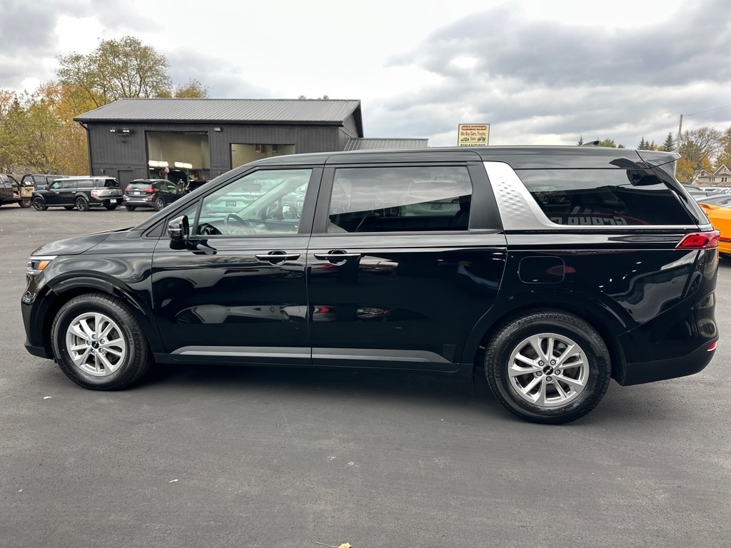 2022 Kia Carnival LXS photo 2