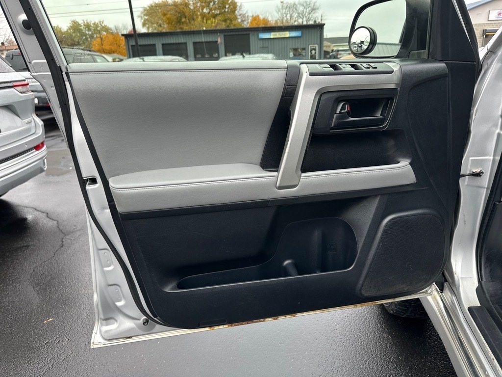 Toyota 4Runner 4WD 4dr V6 Limited (Natl) 2013