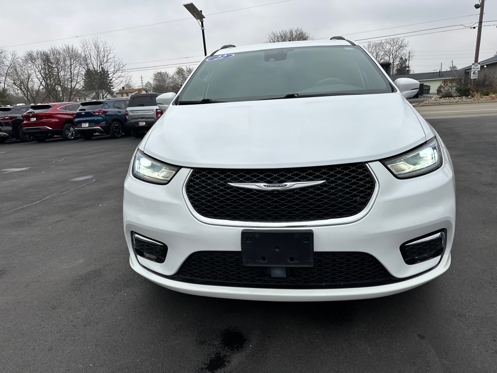 2022 Chrysler Pacifica Touring photo 3