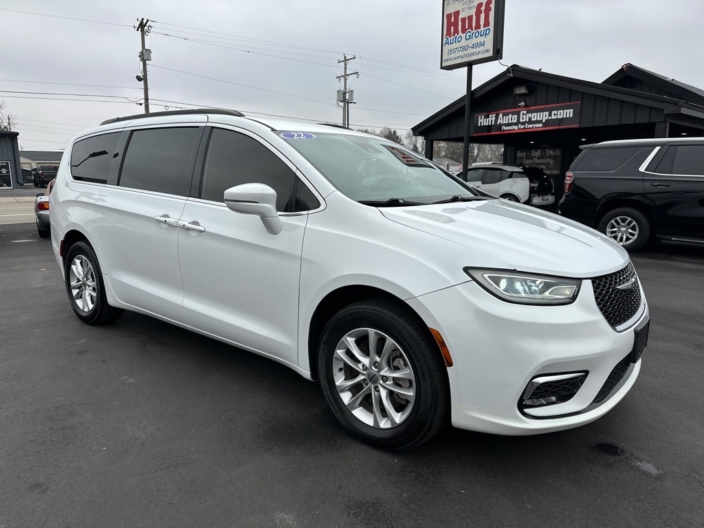 2022 Chrysler Pacifica Touring photo 4