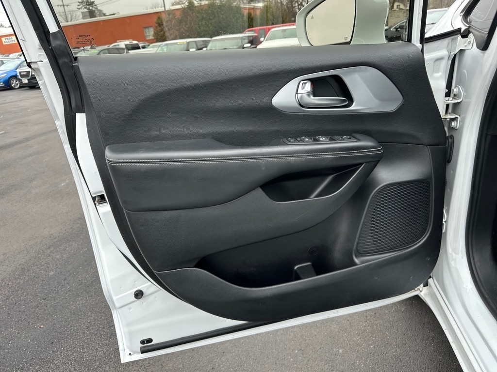 Chrysler Pacifica Touring AWD 2022