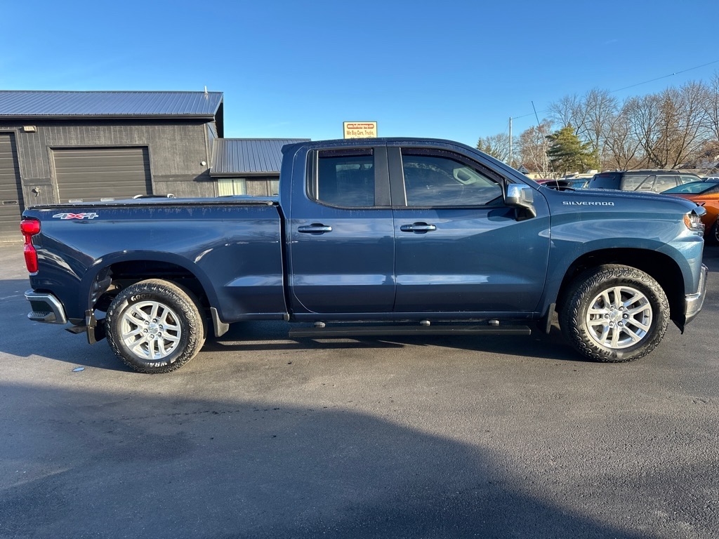 2020 Chevrolet Silverado LT photo 2