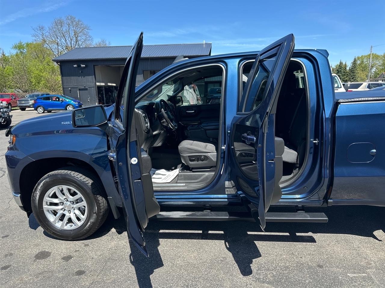 Chevrolet Silverado 1500 4WD Double Cab 147" LT 2020