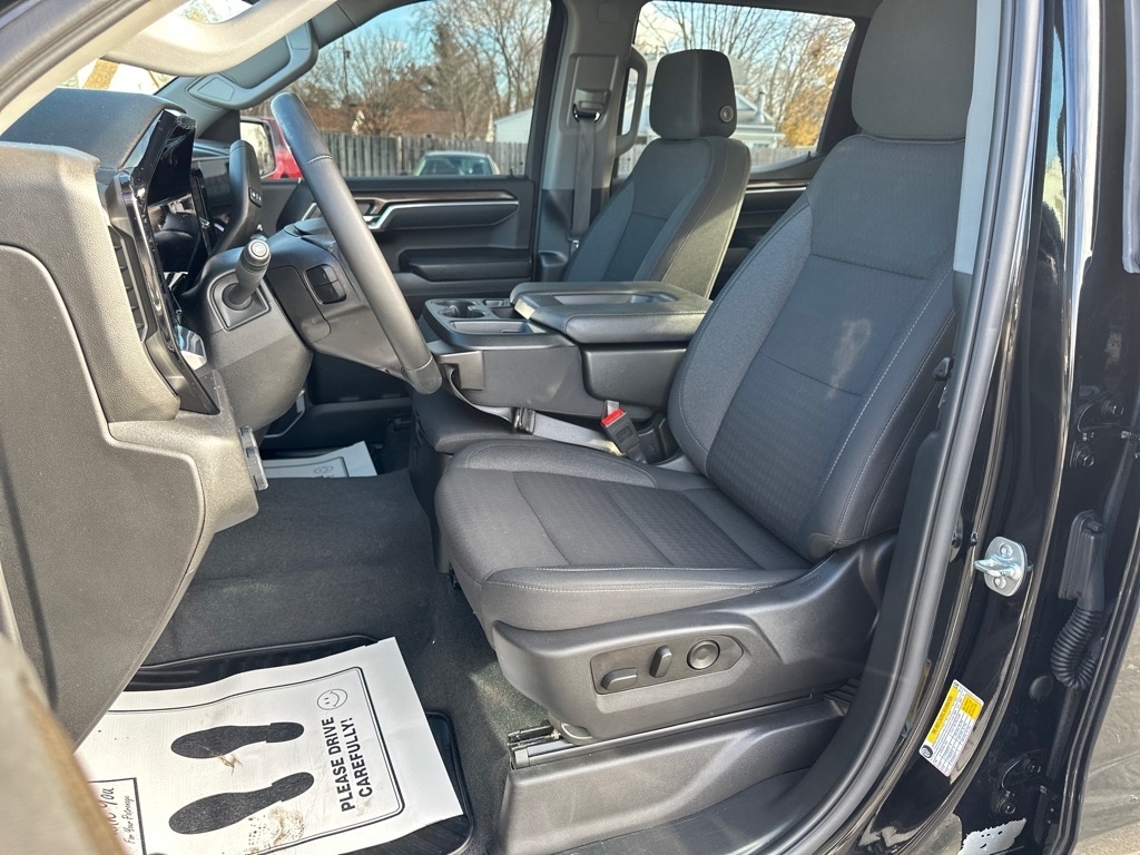 Chevrolet Silverado 1500 4WD Crew Cab 147" LT w/2FL 2025