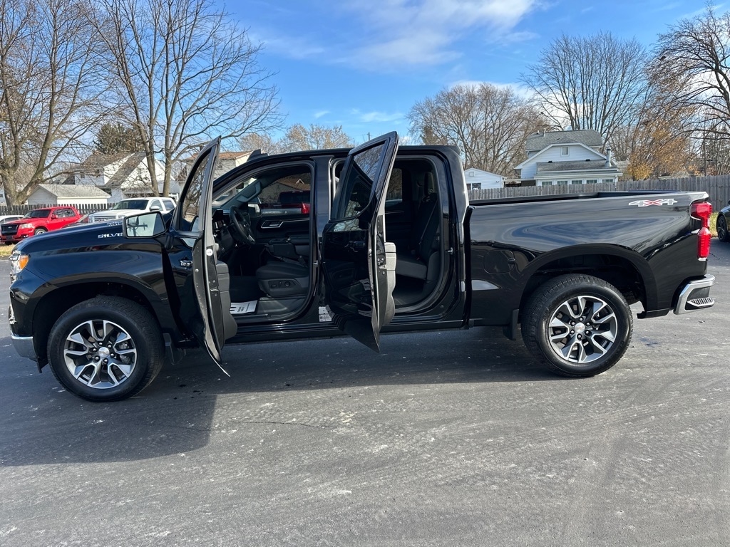 Chevrolet Silverado 1500 4WD Crew Cab 147" LT w/2FL 2025