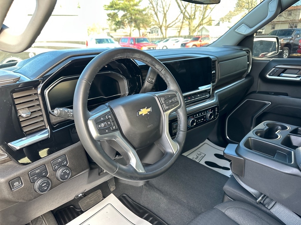 Chevrolet Silverado 1500 4WD Crew Cab 147" LT w/2FL 2025
