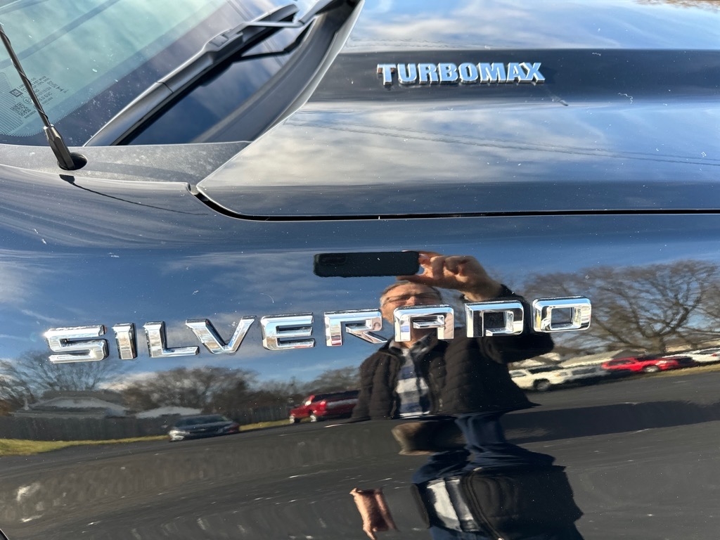 Chevrolet Silverado 1500 4WD Crew Cab 147" LT w/2FL 2025