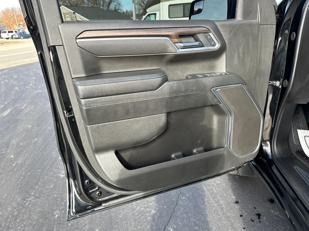 Chevrolet Silverado 1500 4WD Crew Cab 147" LT w/2FL 2025