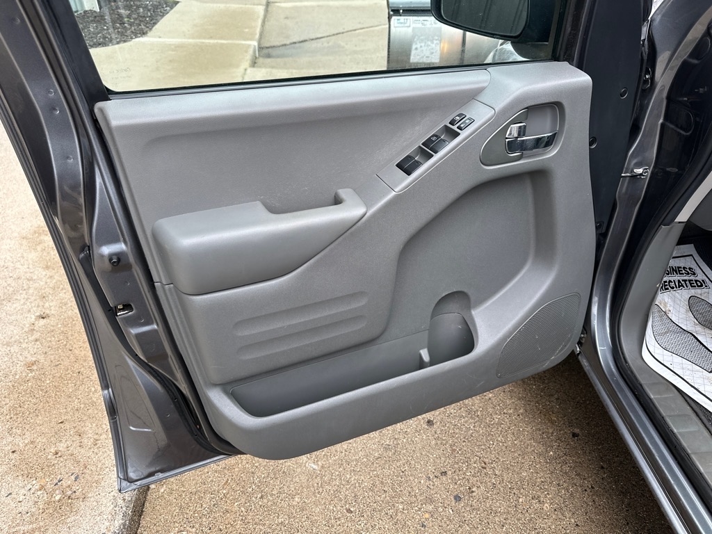 Nissan Frontier 4WD Crew Cab SWB Auto SV 2016