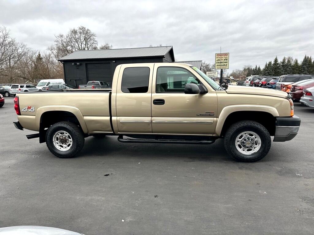 Chevrolet Silverado 2500HD Ext Cab 143.5" WB 4WD LS 2005