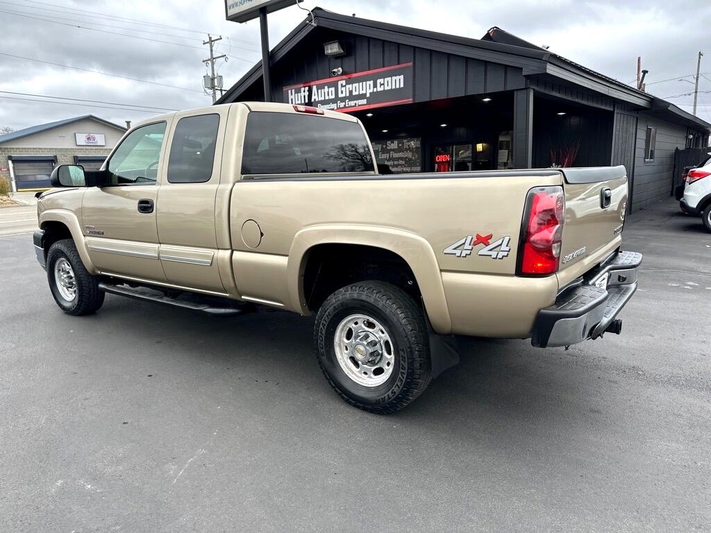 Chevrolet Silverado 2500HD Ext Cab 143.5" WB 4WD LS 2005