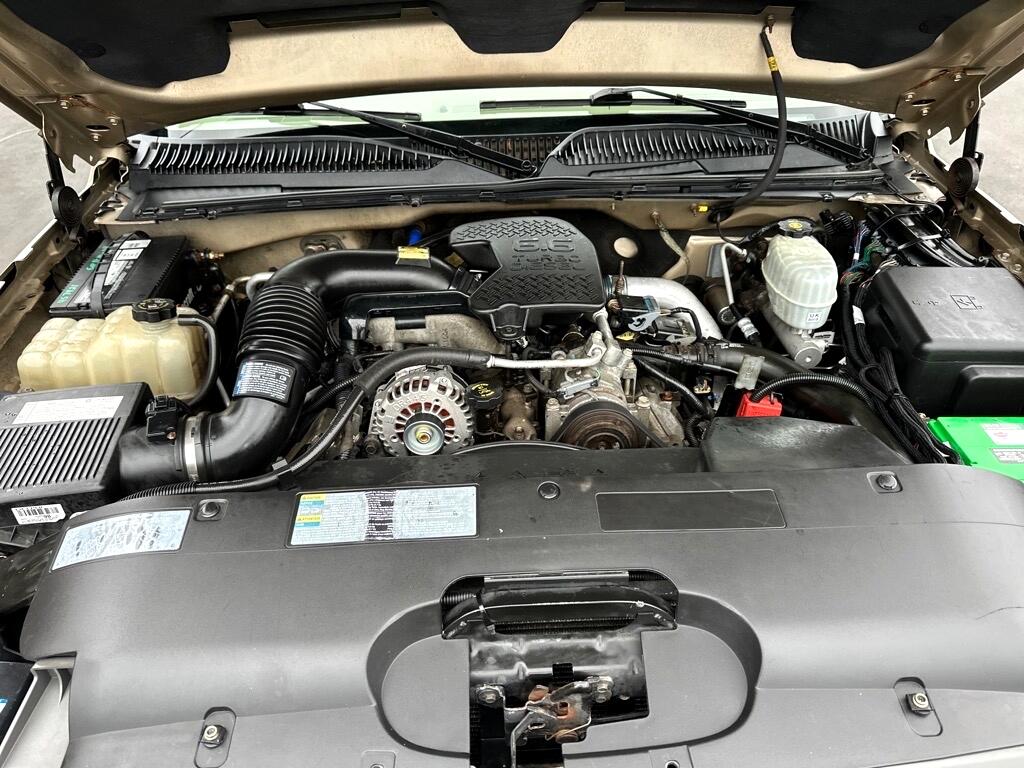 Chevrolet Silverado 2500HD Ext Cab 143.5" WB 4WD LS 2005