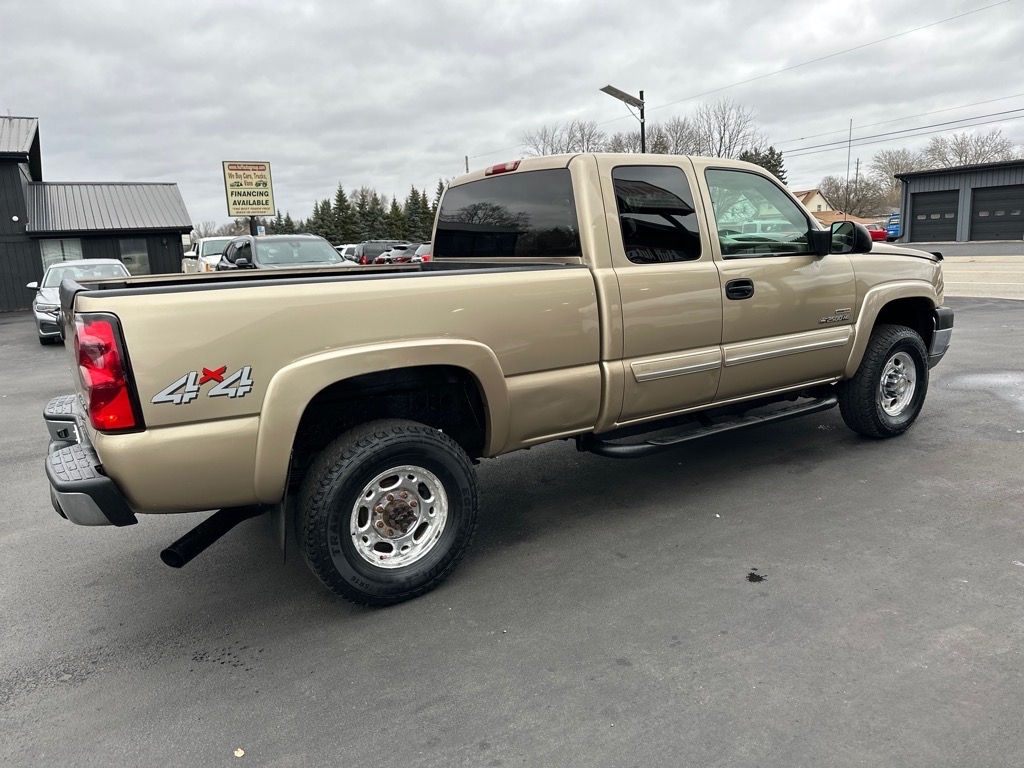 Chevrolet Silverado 2500HD Ext Cab 143.5" WB 4WD LS 2005