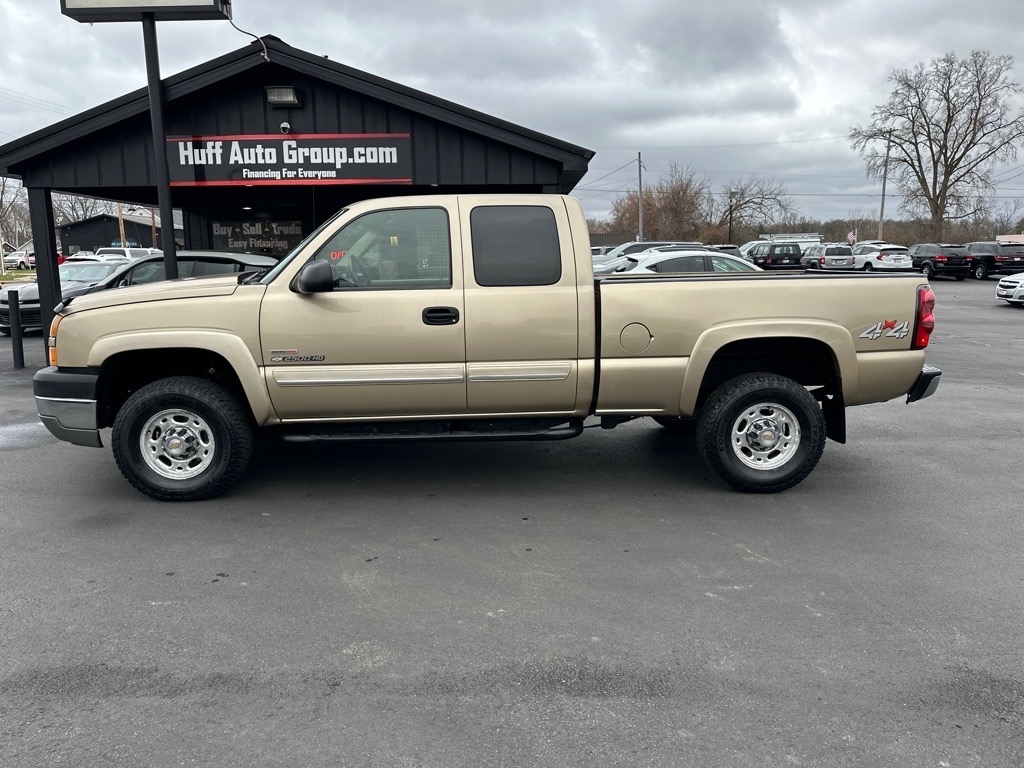 Chevrolet Silverado 2500HD Ext Cab 143.5" WB 4WD LS 2005