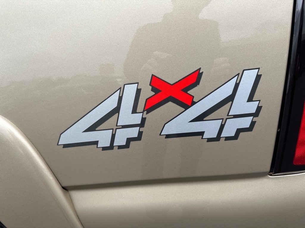 Chevrolet Silverado 2500HD Ext Cab 143.5" WB 4WD LS 2005