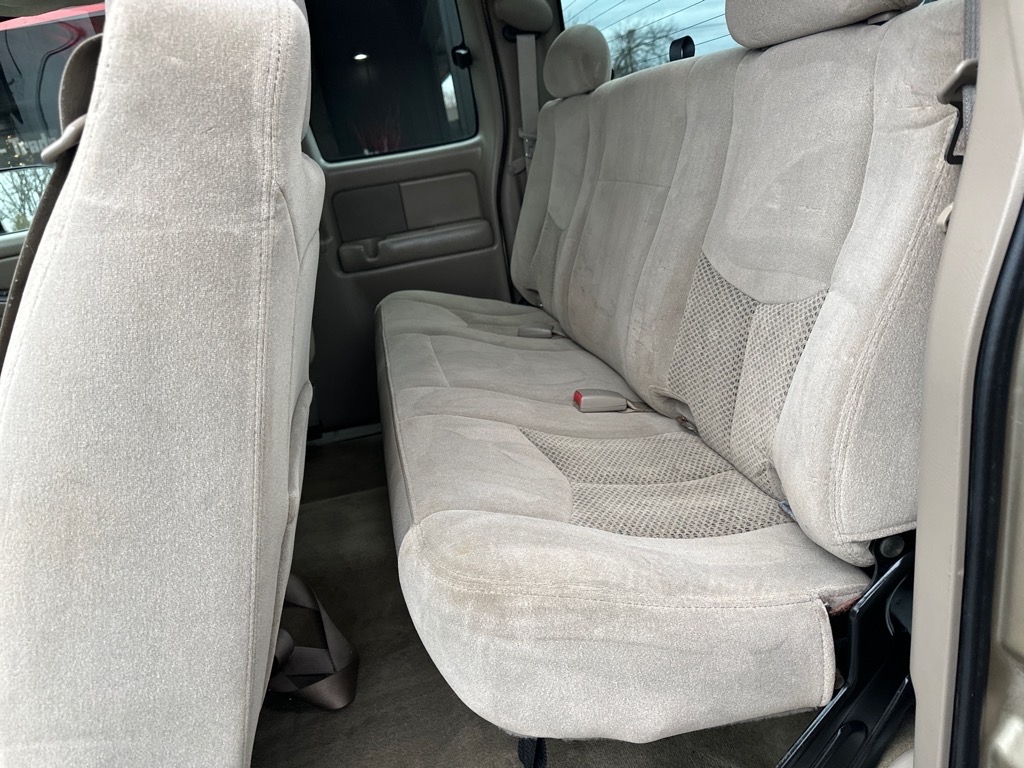 Chevrolet Silverado 2500HD Ext Cab 143.5" WB 4WD LS 2005