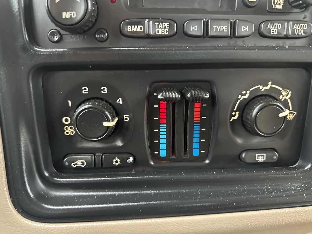 Chevrolet Silverado 2500HD Ext Cab 143.5" WB 4WD LS 2005