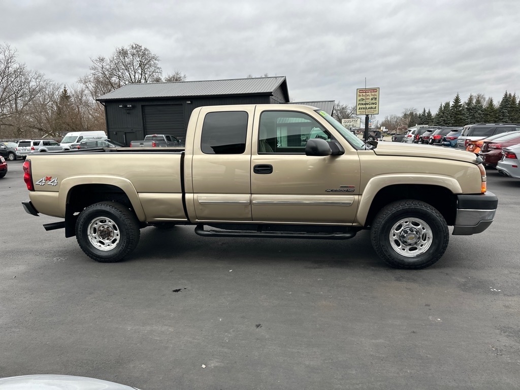 Chevrolet Silverado 2500HD Ext Cab 143.5" WB 4WD LS 2005
