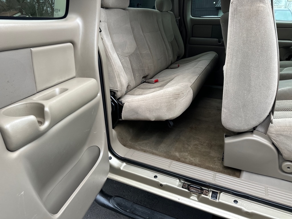 Chevrolet Silverado 2500HD Ext Cab 143.5" WB 4WD LS 2005