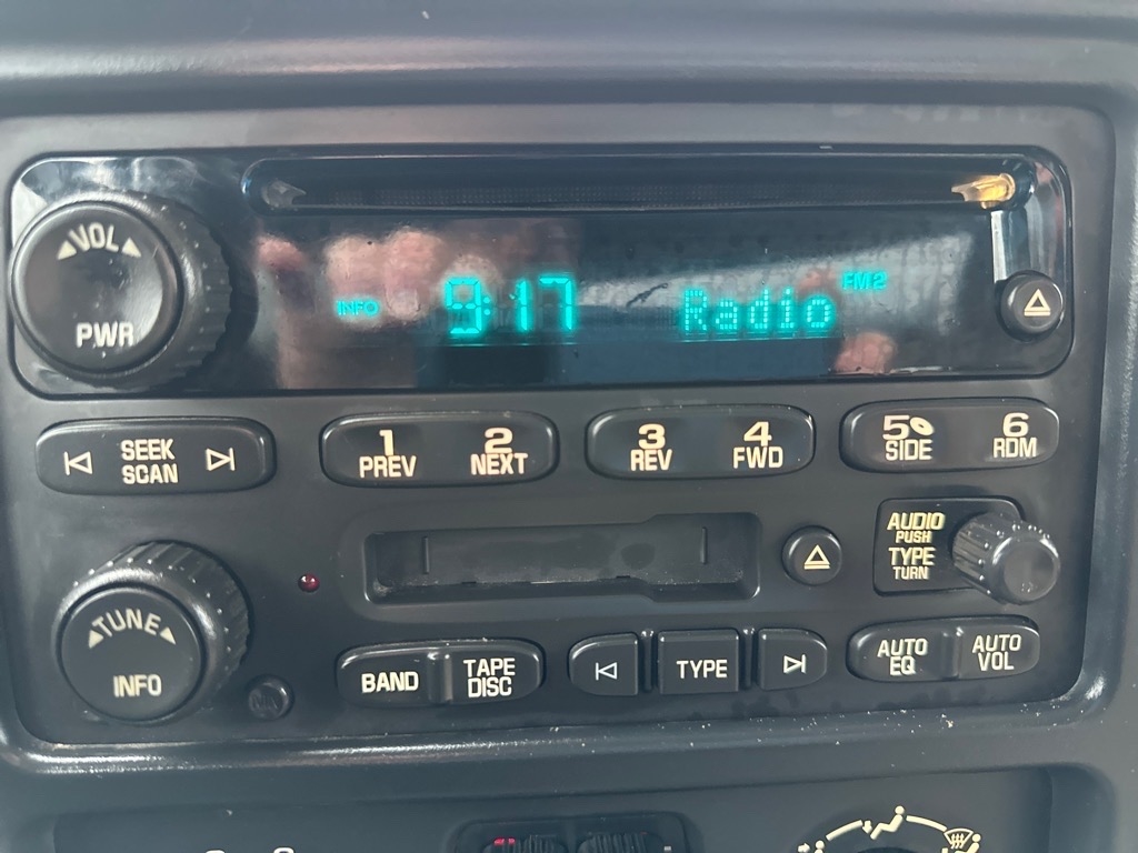 Chevrolet Silverado 2500HD Ext Cab 143.5" WB 4WD LS 2005