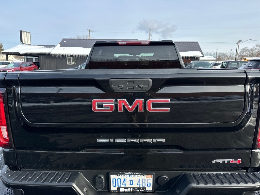 GMC Sierra 1500 4WD Crew Cab 157" AT4 2021