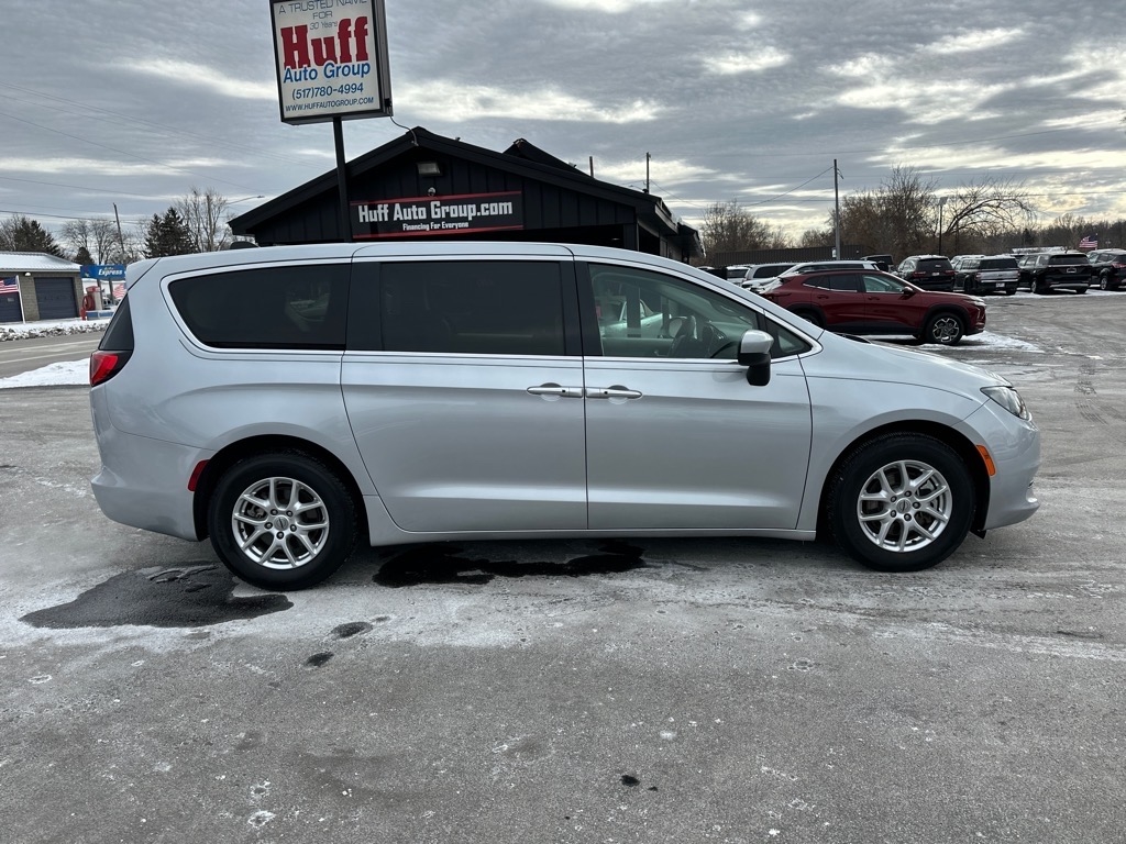 Chrysler Voyager LX FWD 2022