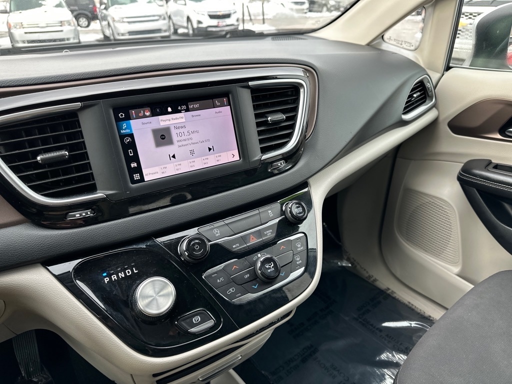 Chrysler Voyager LX FWD 2022