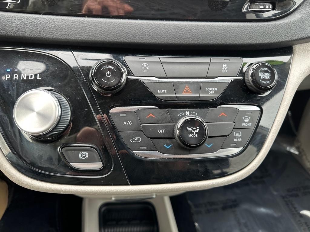 Chrysler Voyager LX FWD 2022