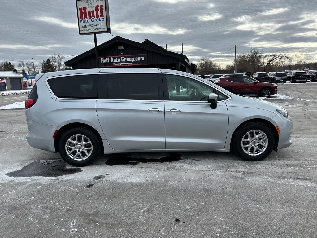 Chrysler Voyager LX FWD 2022