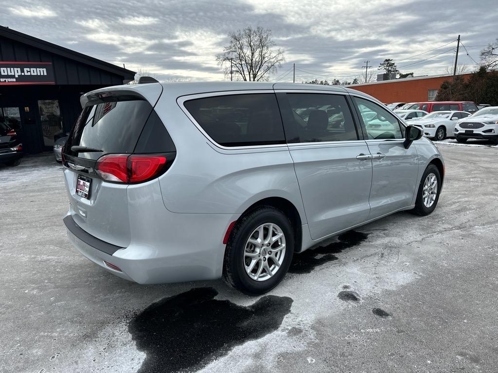 Chrysler Voyager LX FWD 2022