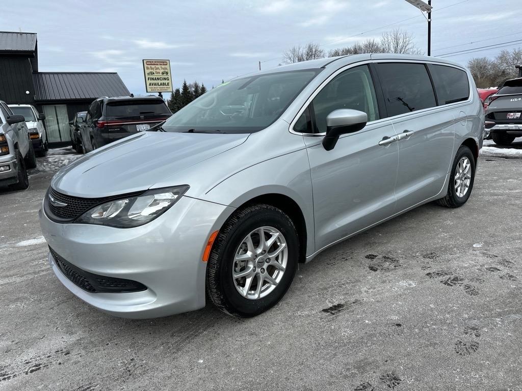 2022 Chrysler Voyager LX FWD