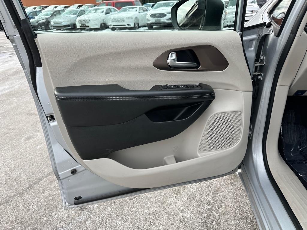 Chrysler Voyager LX FWD 2022